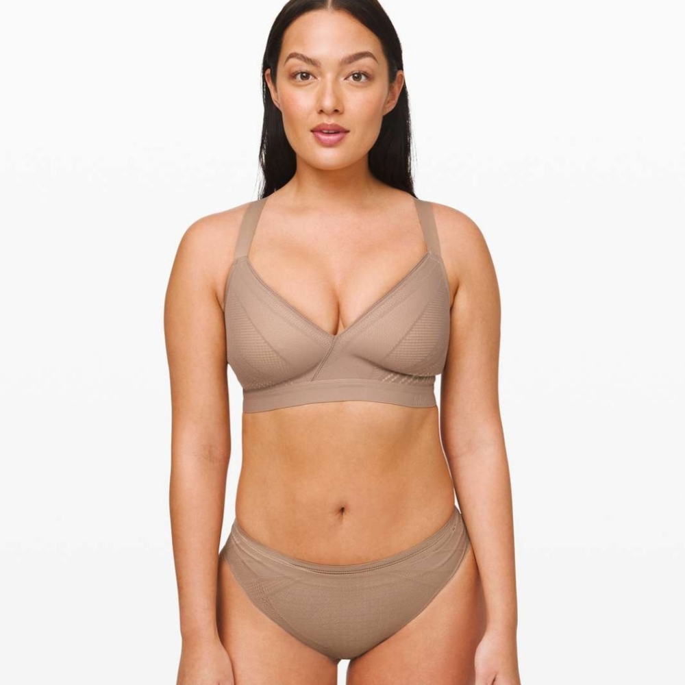 Lululemon Awake to Lace Bra. Soft Sand / Crepe